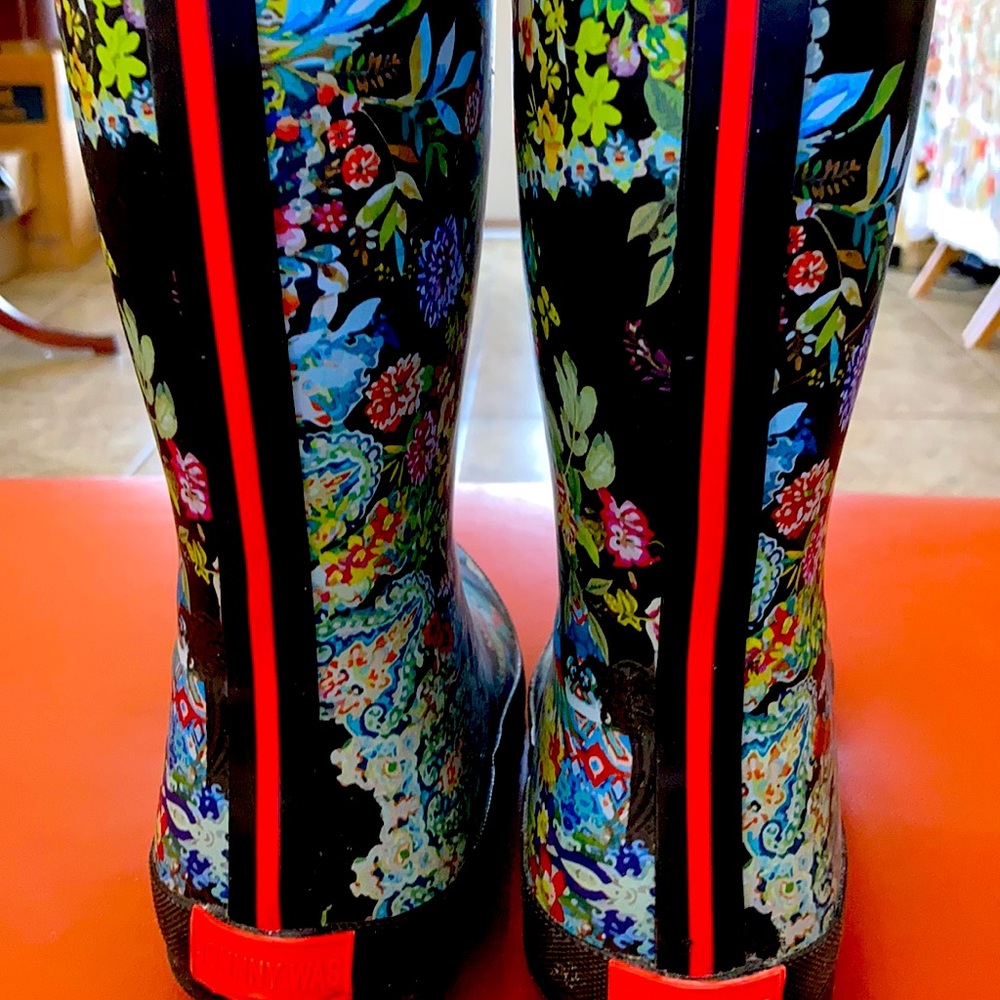 “Johnny Was “ Size 10 Women’s NEW Beautiful Boots. Excellent cond. worn 1X